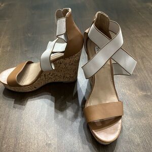 Steve Madden Tan and White Wedge sandals size 10